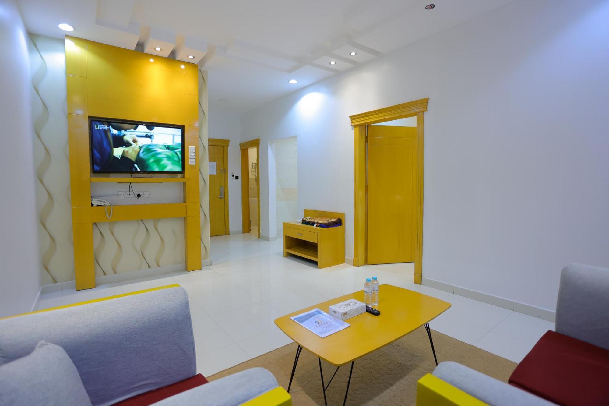 Aparthotel هوستا الملقا 3*