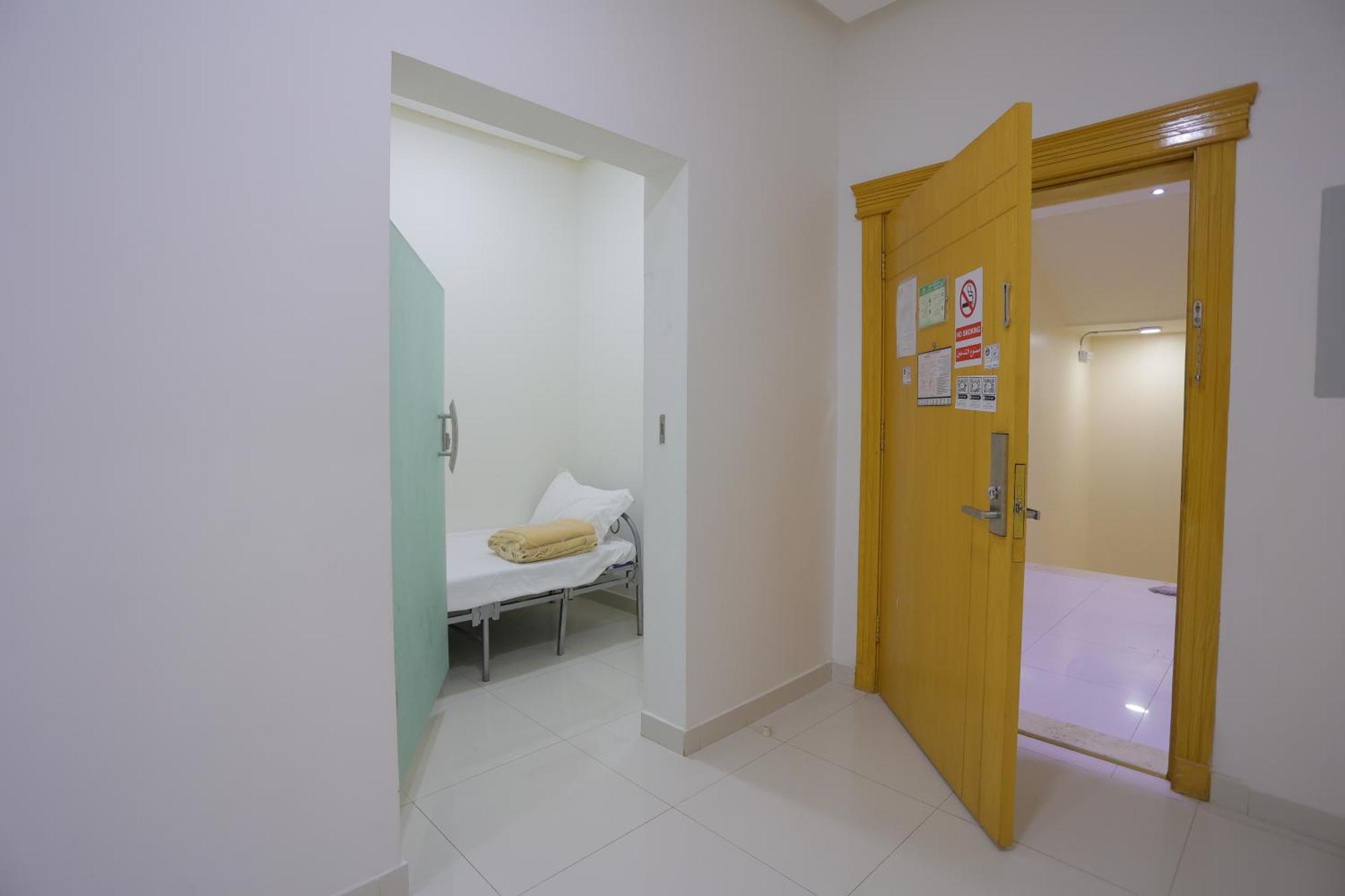 Aparthotel هوستا الملقا 3*